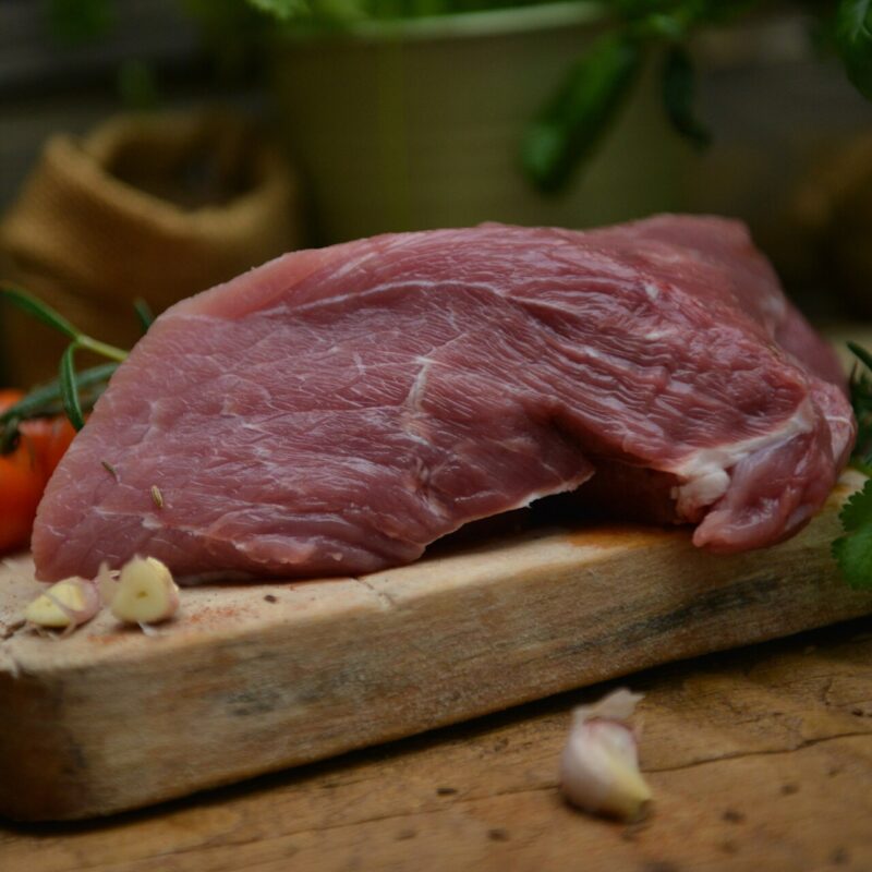 Łopatka wieprzowa świeża 1 kg, gotowa do pieczenia, grillowania