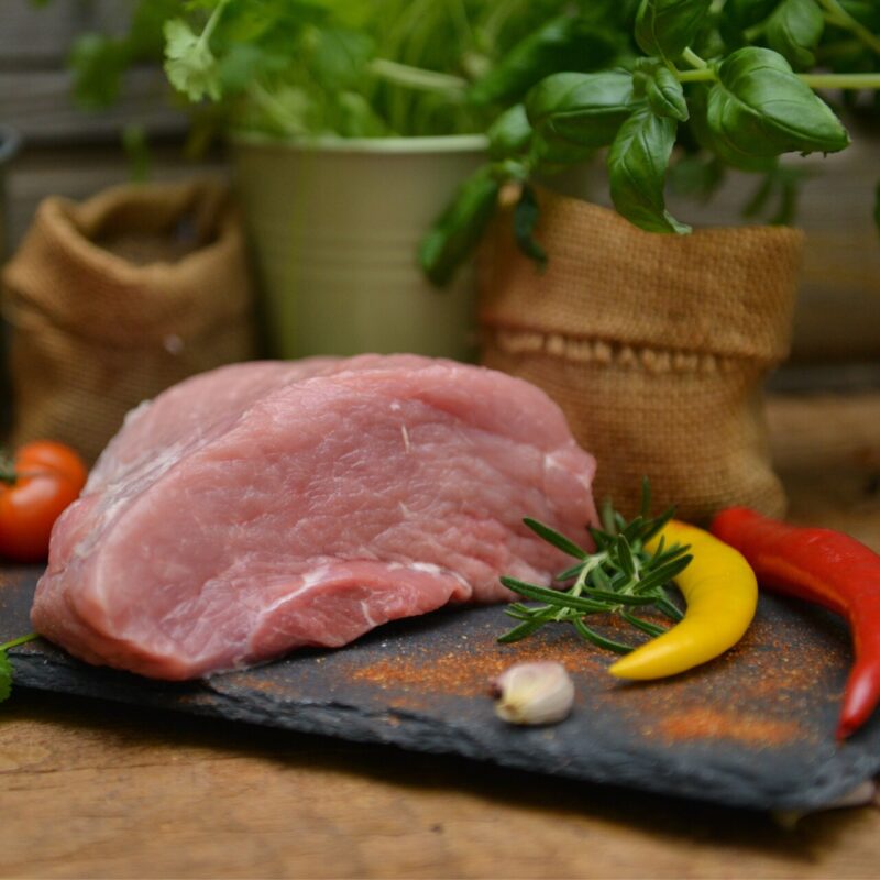 Szynka wieprzowa świeża 1 kg, gotowa do pieczenia, grillowania